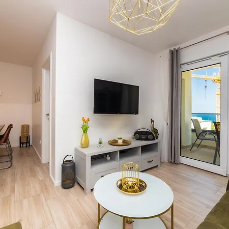 Luxury Belissima * マカルスカ